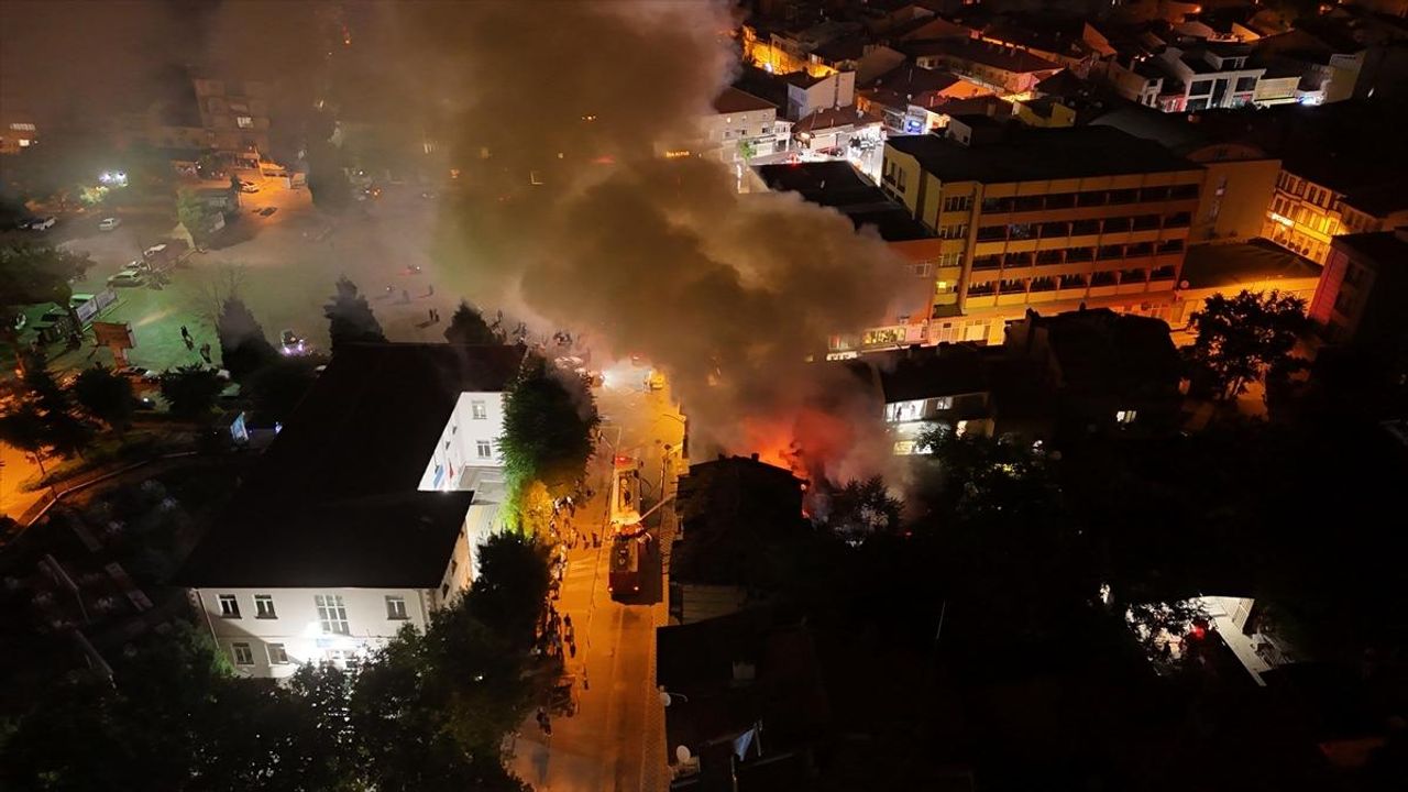 Kütahya'da iş yerinde çıkan yangın söndürüldü