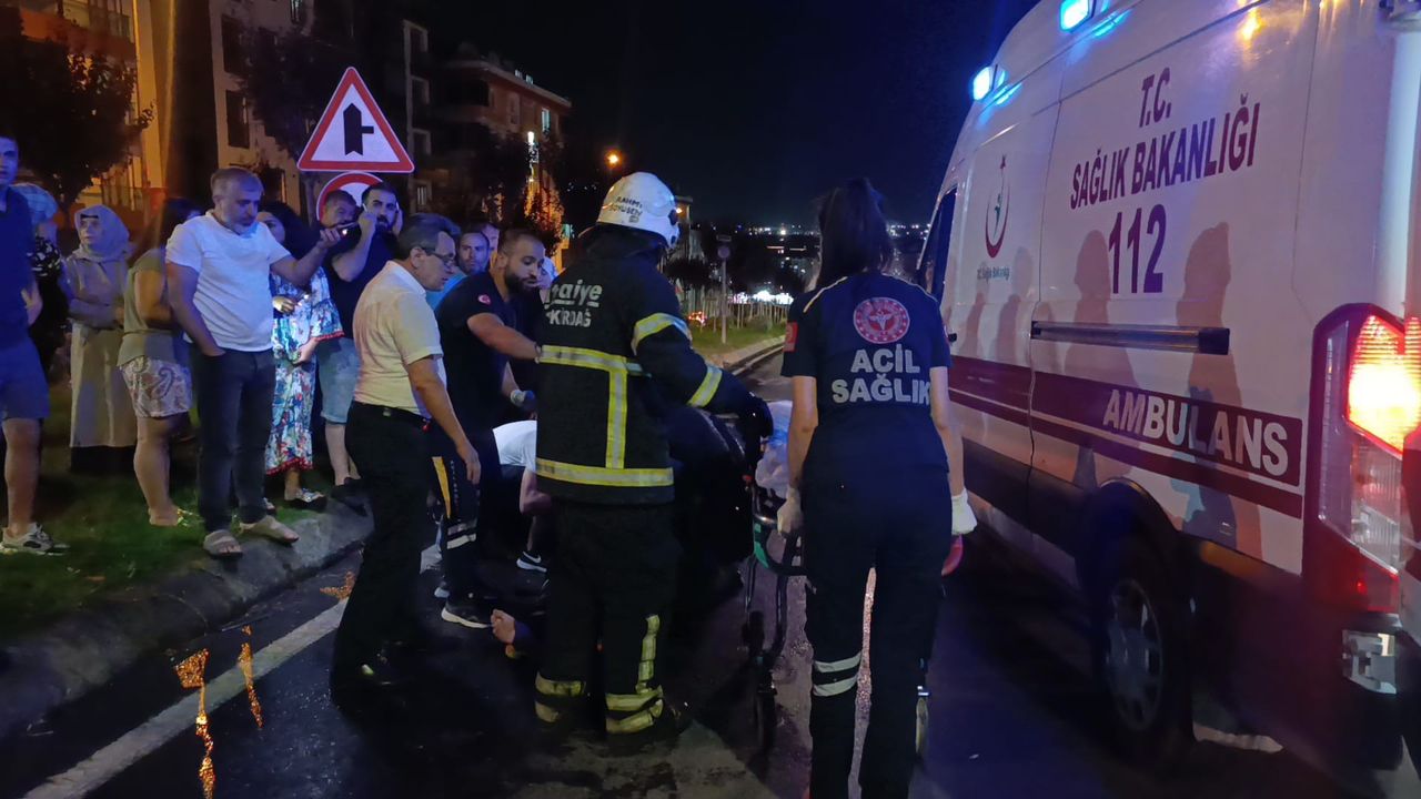 Tekirdağ'da otomobilin yayalara çarpma anı güvenlik kamerasında