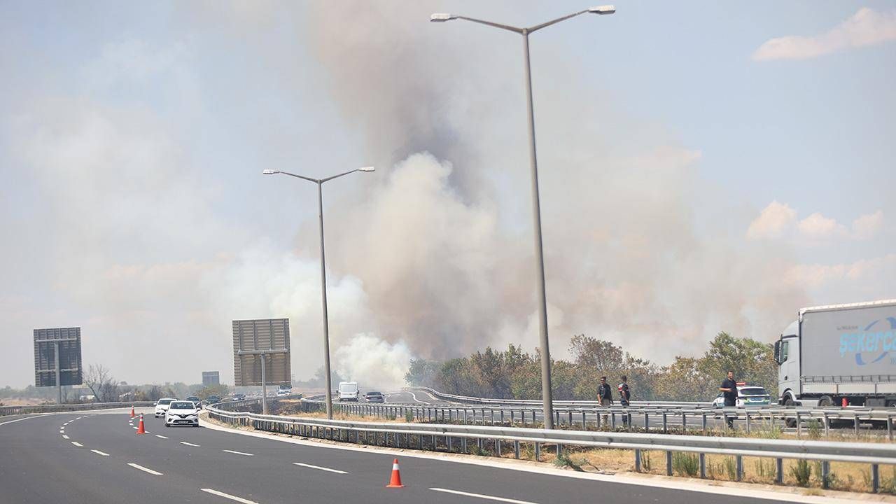 Kırklareli'nde yangın: Avrupa Otoyolu trafiğe kapatıldı
