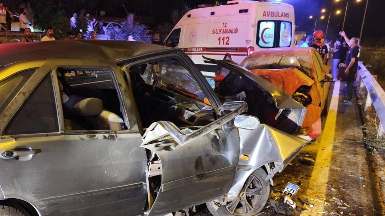 Samsun'da iki araç kafa kafaya çarpıştı: 8 yaralı