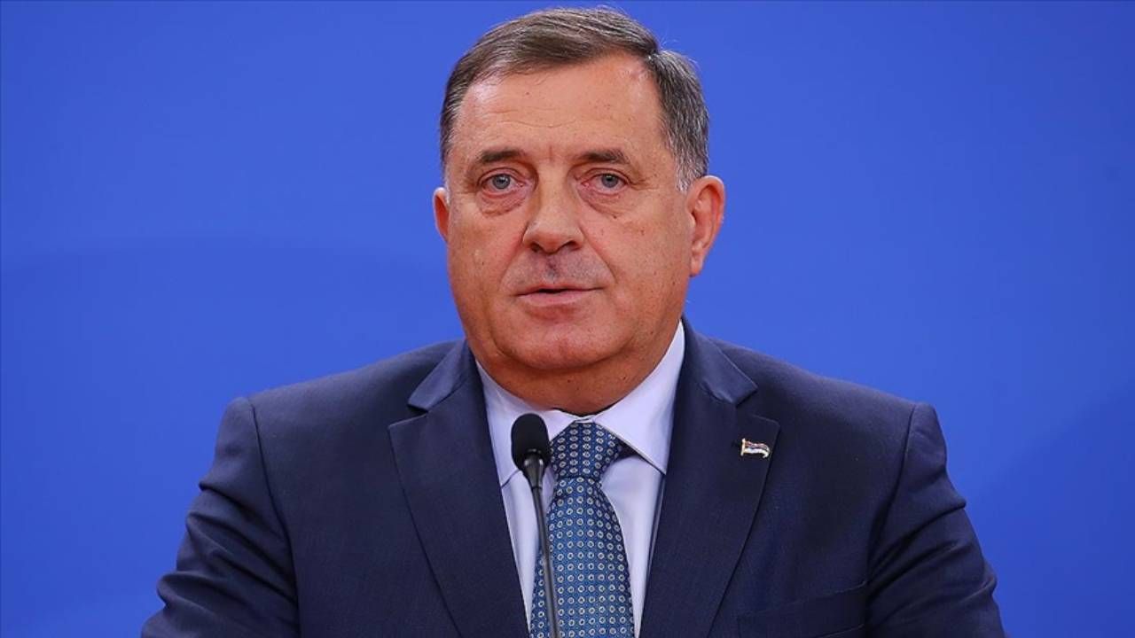 Sırp lider, hakkındaki cezaların dondurulması için Anayasa Mahkemesine başvurdu