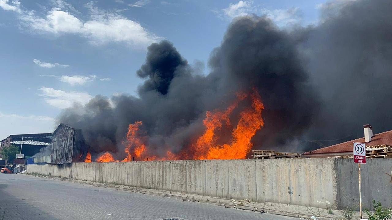 Eskişehir'de geri dönüşüm tesisinde yangın