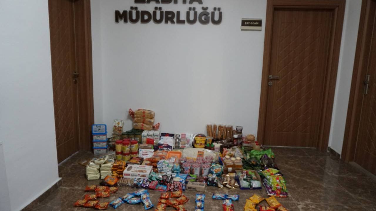 Zincir markette son kullanması geçen yüzlerce ürün ele geçirildi