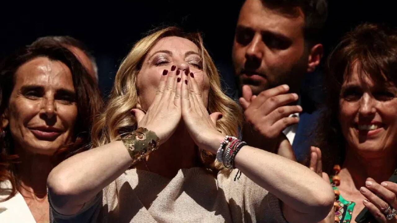 Giorgia Meloni'nin hükümeti 1413 günle İtalya rekoru kırdı