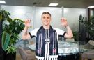 Leandro Trossard için özel imza töreni hazırlığı