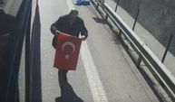 'Bayrak ayak altında olmaz' diyerek otobüsü durdurdu