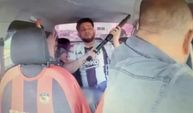 Rehine alınan taksicinin saldırganı engellediği anlar kamerada