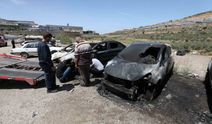 İşgalciler Filistinlilere ait araçları kundakladı