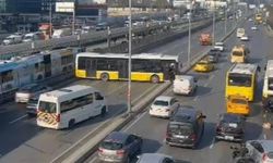 İETT otobüsü kaza yaptı: Yol trafiğe kapandı