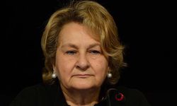 Kezban Hatemi'den sokaktaki çıplaklığa karşı alkışlanacak sözler