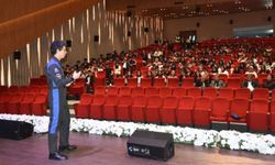 Astronot Atasever Batman'da öğrencilerle bir araya geldi
