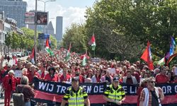 Hollanda'da 100 bin kişi, hükümetin İsrail politikasına karşı tepki gösterdi