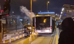İstanbul'da metrobüs yangını: Seferler aksadı