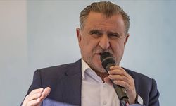 Gençlik ve Spor Bakanı Osman Aşkın Bak, Anıtkabir'i ziyaret etti