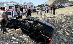 Hafif ticari araç şarampole devrildi: 3 ölü, 3 yaralı