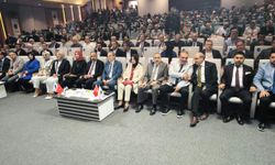 Cüneyd Zapsu, YYÜ’de Gençlerle Buluştu: Hem aile mirasını anlattı hem geleceğe ışık tuttu
