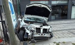 Kocaeli'de devrilen otomobildeki yolcu yaralandı