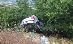 Tokat'ta şarampole savrulan otomobildeki 3 kişi yaralandı