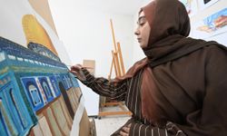 Düzceli üniversite öğrencisi, Filistinlilerin acılarını ve umutlarını tuvaline taşıyor