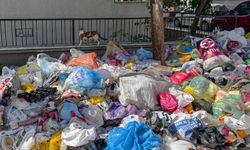 İzmir’de çöpler dağ oldu! ‘Kapak da olsa oy veririm’ diyenler sessiz