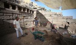 Assos'ta 3 bin 500 yıllık stoa gün yüzüne çıkarılıyor