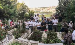 Şair Erdem Bayazıt kabri başındı anıldı