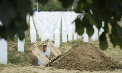 Srebrenitsa'da katledilen genç 30 yıl sonra toprağa veriliyor