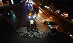 Ankara'da sağanak: Caddeler göle döndü