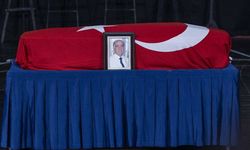 Başörtüsü düşmanı rektör Hristiyan çıktı!