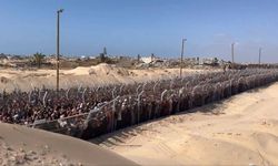 Katil İsrail Gazze'de yardım almak isteyen binlerce kişiyi katletti