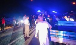 Düğünden dönenleri taşıyan minibüs devrildi: 15 yaralı