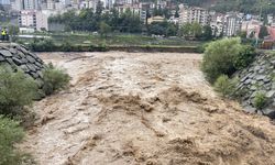 Artvin'de sağanak, taşkın ve heyelanlara neden oldu