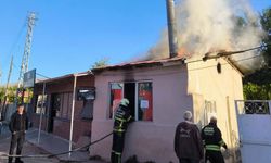 Erzincan'da iş yerinde çıkan yangın itfaiye ekiplerince söndürüldü