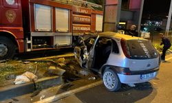 Zonguldak'ta üst geçidin direğine çarpan otomobildeki 2 kişi öldü