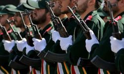 İran'da askeri geçit töreni güvenlik gerekçesiyle iptal edildi
