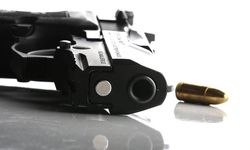 İstanbul’a giden yolcu otobüsünde binlerce silah ele geçirildi