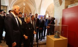 Bakan Ersoy, Mardin Kültür Yolu Festivali kapsamında açılan sergileri gezdi