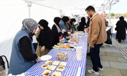 Van'da akademisyenler ve öğrenciler Gazze yararına kermes düzenledi