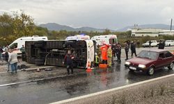 Büyükçekmece'de servis otobüsü devrildi
