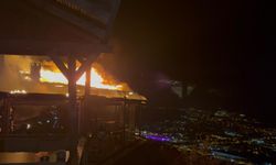 Bursa'da kafede başlayıp 2 eve sıçrayan yangın söndürüldü