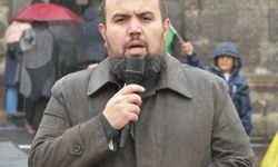 Erzurum'da sağlık çalışanları yağmurlu havaya rağmen Gazze için yürüdü