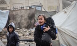 Gazze'de yoğun yağış nedeniyle çadırları su bastı