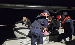 İzmir'de 42 düzensiz göçmen yakalandı, 24 göçmen kurtarıldı