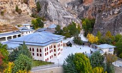 Somuncu Baba Külliyesi sonbahar renklerine büründü