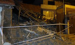 Balıkesir'de metruk bina çöktü