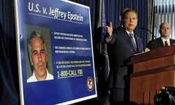 Epstein mağdurları, yeni açıklanan belgelerde isimlerin gizli tutulmasına tepki gösterdi