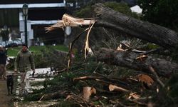 Portekiz'de şiddetli fırtına! 2 kişi öldü