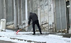 Van ve Hakkari'de kar nedeniyle 172 yerleşim yerine ulaşım sağlanamıyor