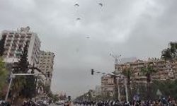 Şam'da dikkat çeken kutlama! Hamas'ın 7 ekim paramotorları sahneye çıktı