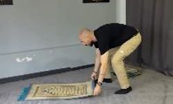 Benzinlikte bakımsız kalan mescidi tertemiz yaptı